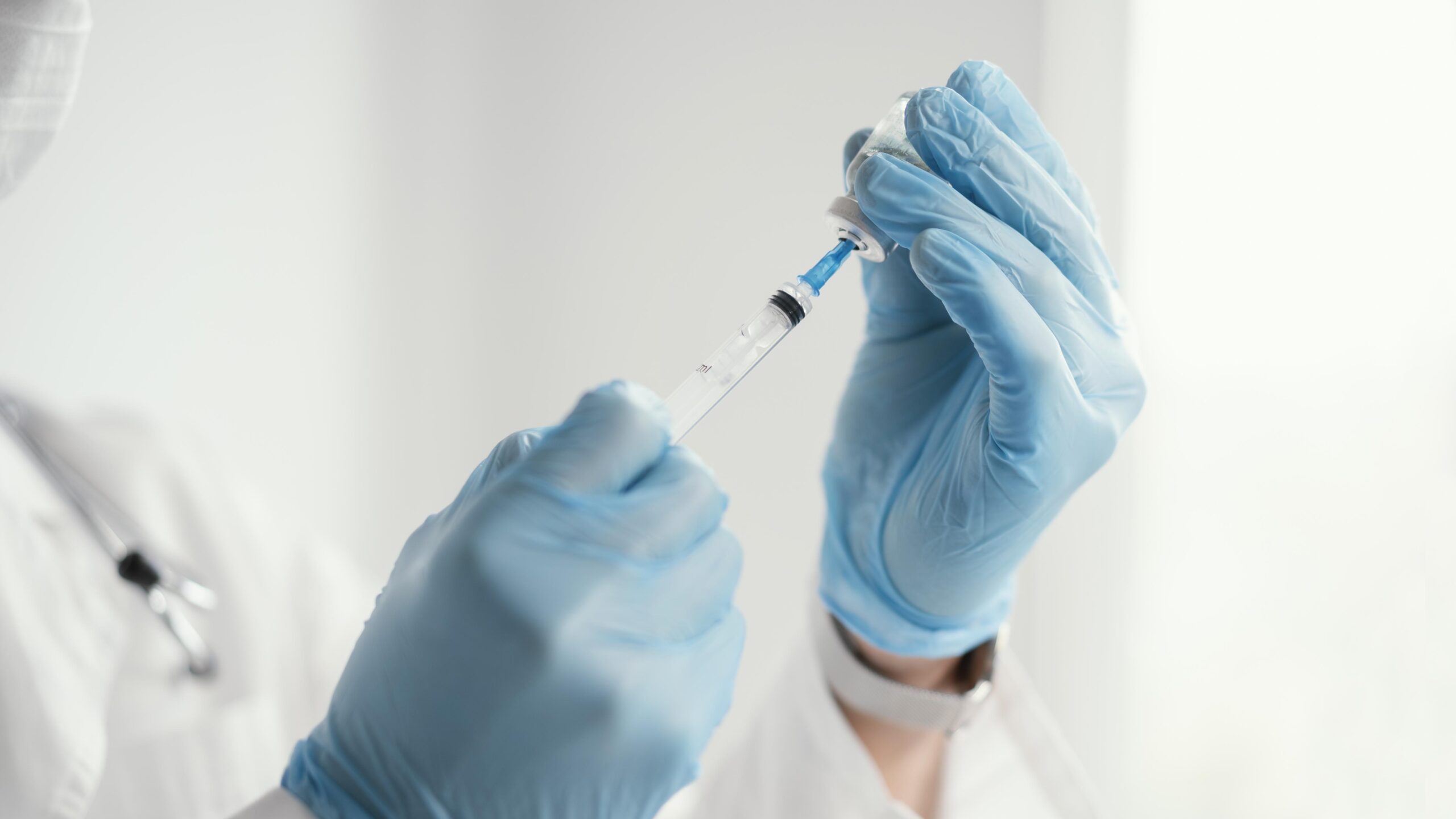 Mais de 4,1 milhões de pessoas receberam a vacina bivalente.
