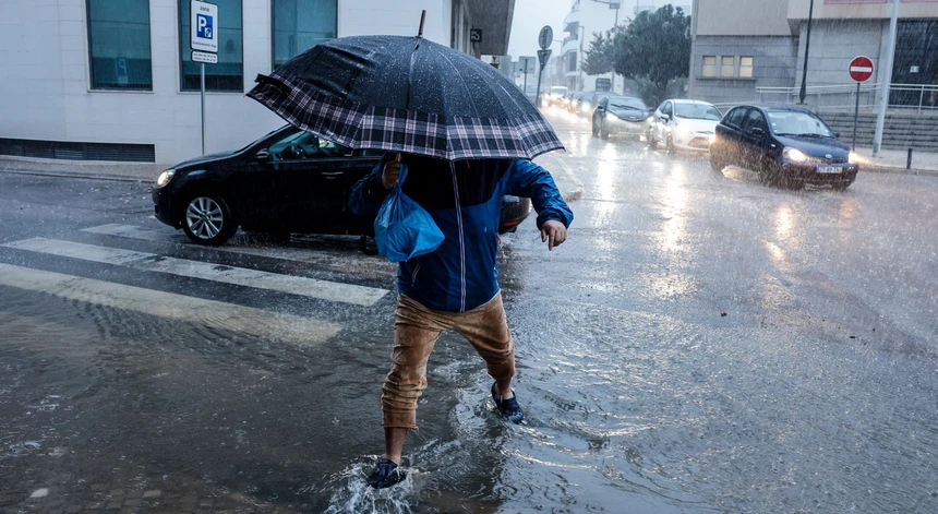 Saiba como se proteger de raios durante tempestades