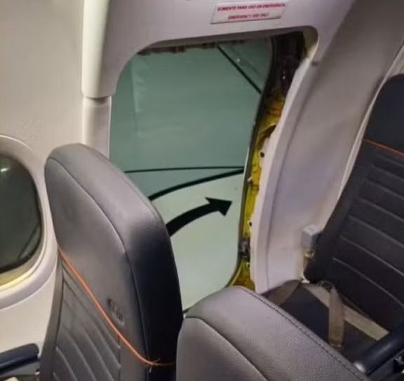 Passageiro é retirado de voo após danificar saída de emergência no Aeroporto de Guarulhos