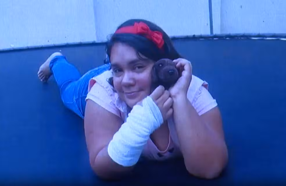 Mulher de 38 anos é condenada após se passar por adolescente e viver 14 meses com família