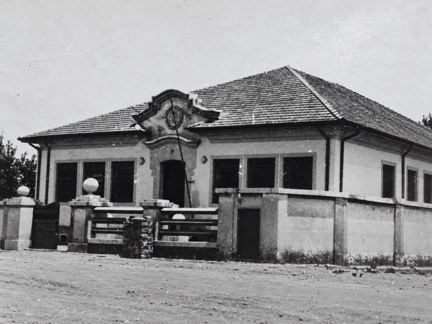 Exposição gratuita reúne fotografias e documentos sobre a história da educação em Guarulhos