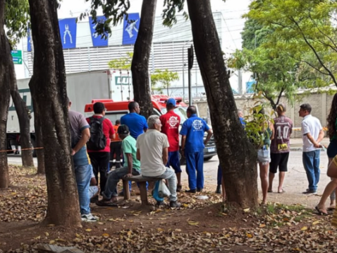 Acidente entre caminhão e motocicleta mobiliza PM e Bombeiros na Cidade Satélite, em Guarulhos